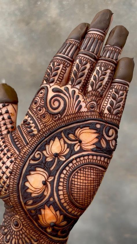 dark mehndi design