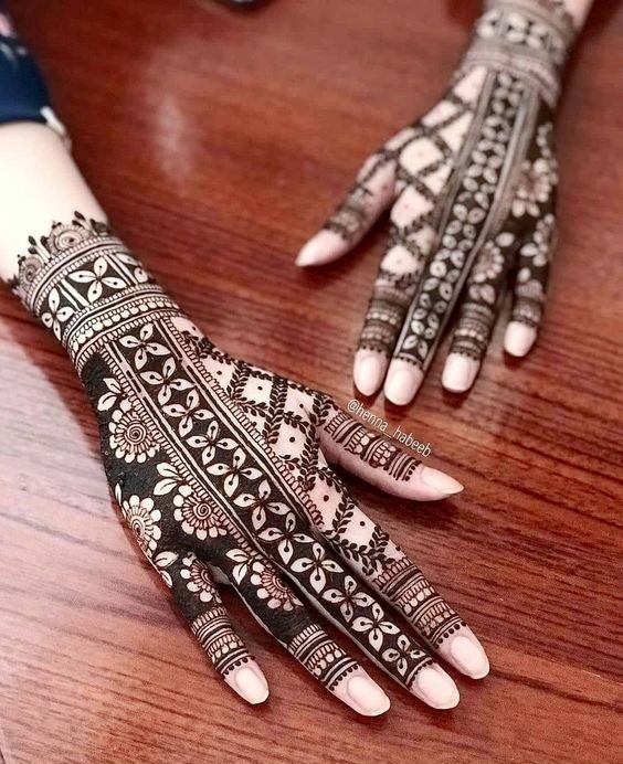 stylish back side mehndi design