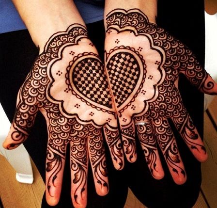 best heart henna design