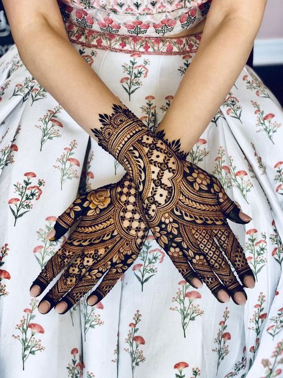 dainty mehndi design