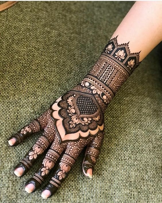 detailed mehndi design