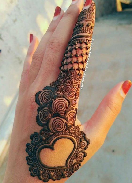 finger mehndi design