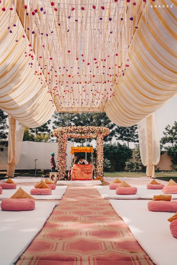 pretty wedding gate decoration