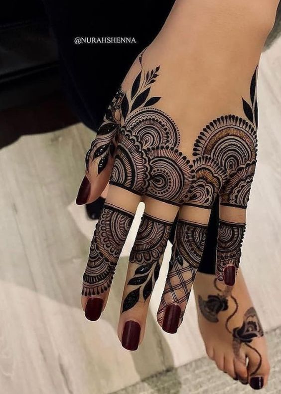 stylish back hand mehndi design