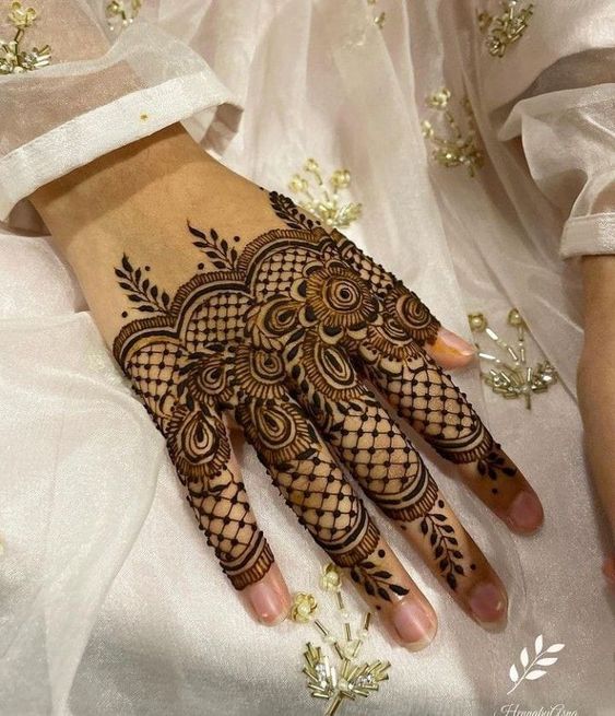 stylish mehndi design simple