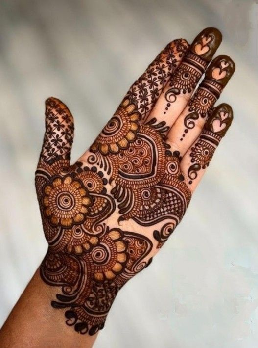 stylish party mehndi design