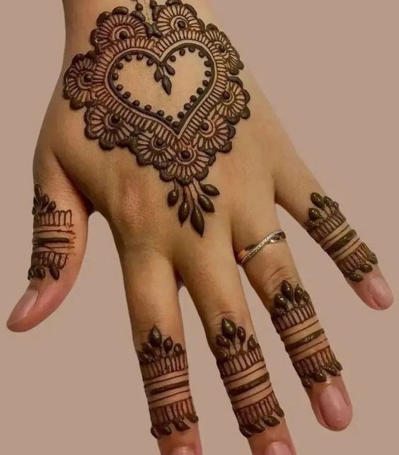 stylish party mehndi design