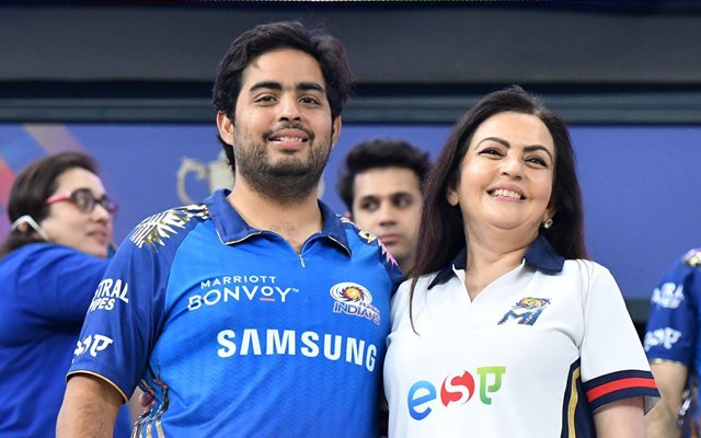 Akash-Ambani-and-Nita-Ambani