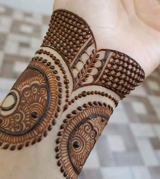 Beautiful bracelet mehndi design