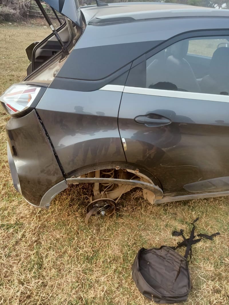 Tata Nexon Tyre Detached