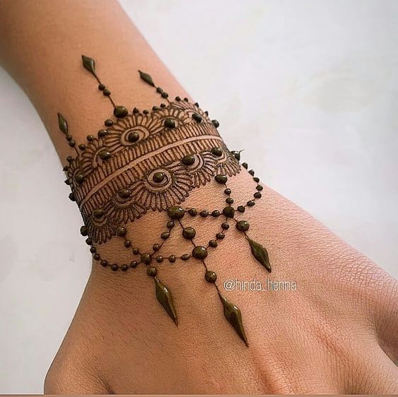 Beautiful simple and easy stylish bracelet mehndi designs | Simple henna  tattoo, Stylish bracelet, Mehndi simple