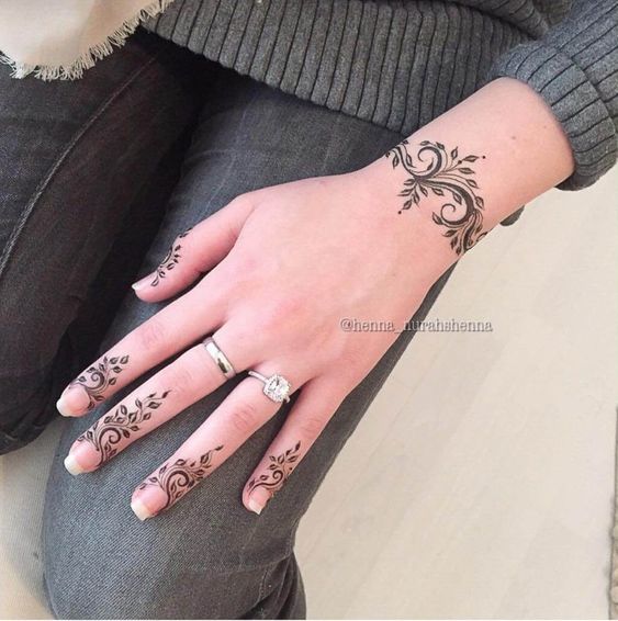 elegant mehandi design