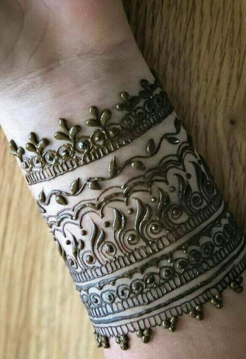 fancy bracelet mehndi design