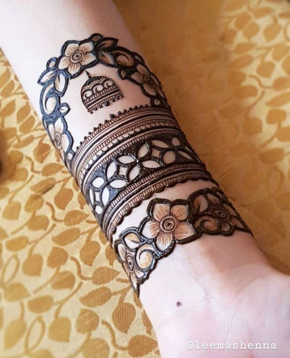 floral wrist mehndi