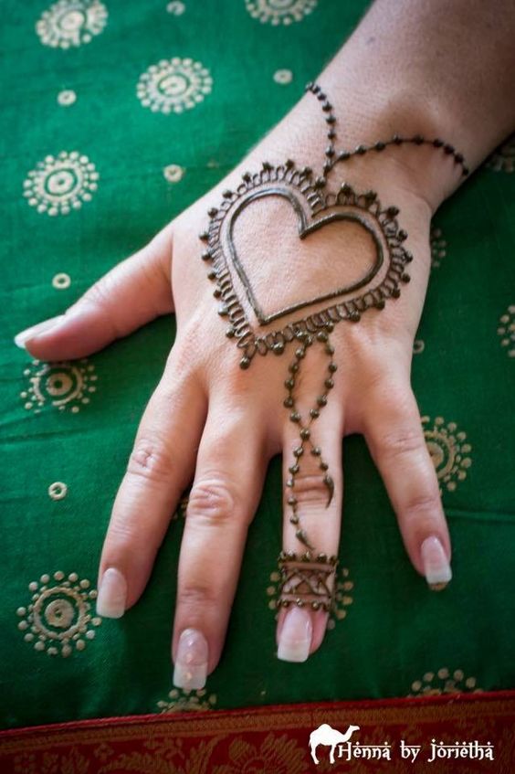 heart mehndi design