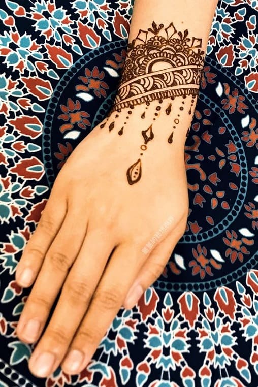 small mehendi design