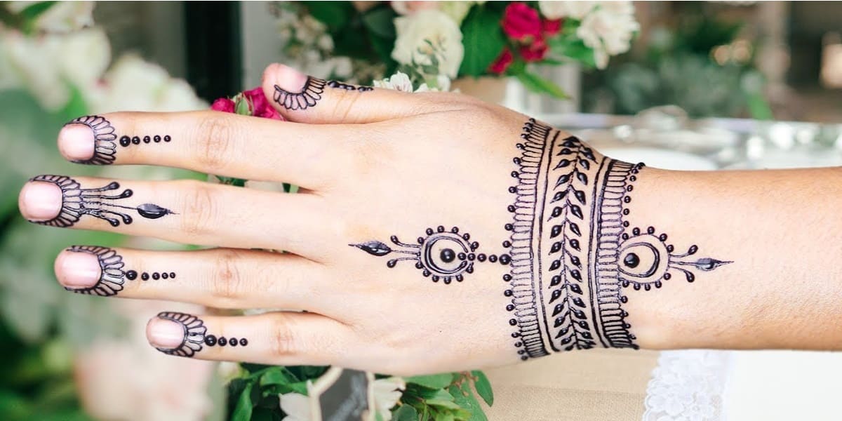 Beautiful Bracelet Mehndi Design for Front Hand