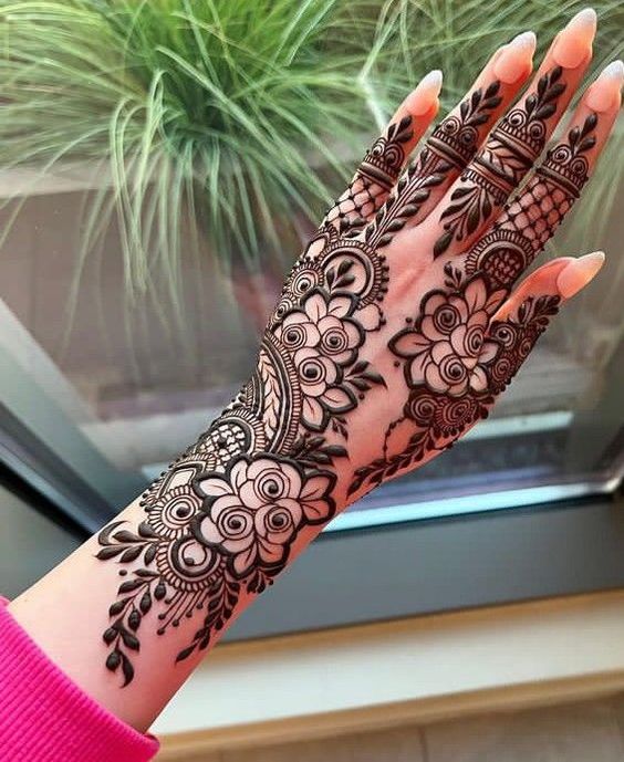 Detailed Indo western mehndi design