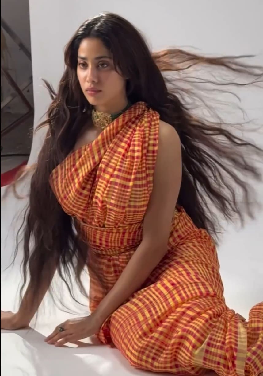 Jahnvi Kapoor skip blouse