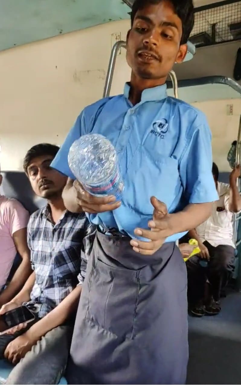 Rail Neer water in train