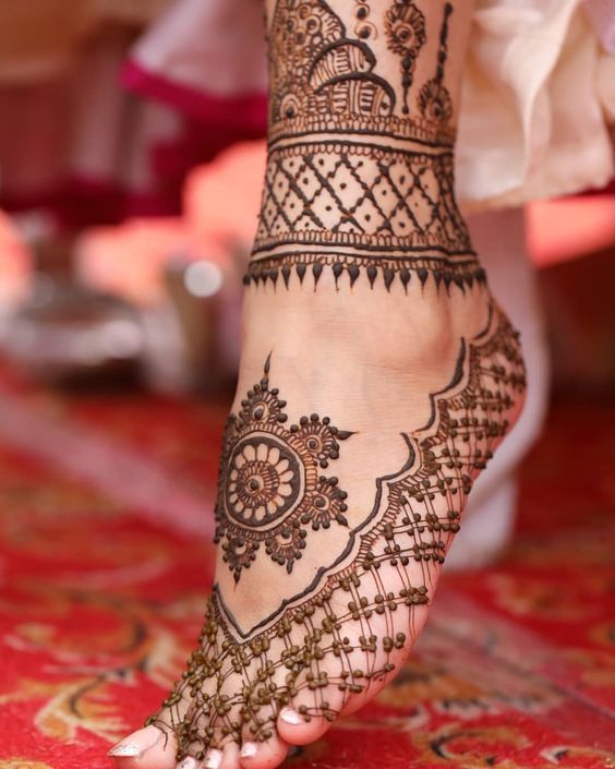 beautiful leg mehndi design