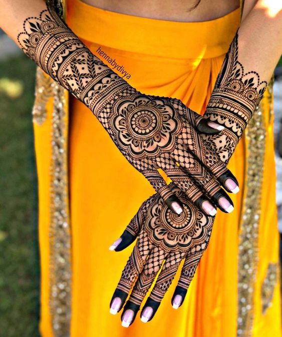 circle mehndi design for bride