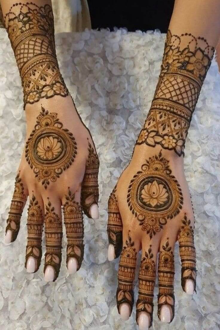 clean back hand mehndi