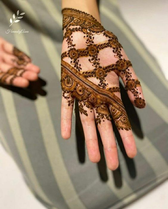 criss cross mehndi designs