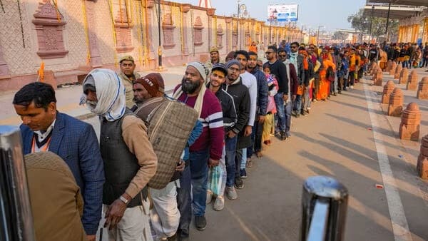 devotees visit ram temple