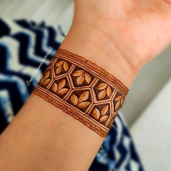 fancy bracelet mehndi design