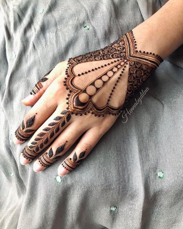 minimal mehndi design