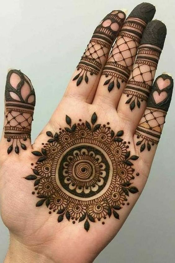 round fancy mehndi design