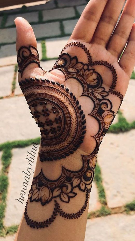 semi circle mehndi design