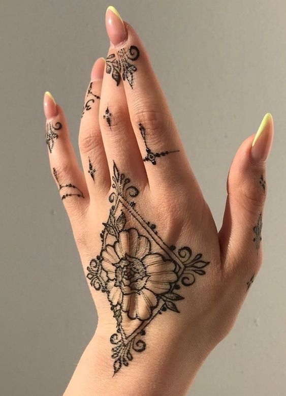 symmetric flower mehndi design