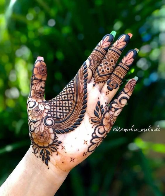 trending mehndi design