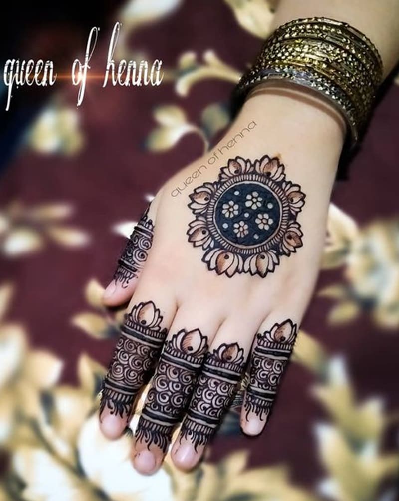 Cirle-lotus-back-side-mehndi-design