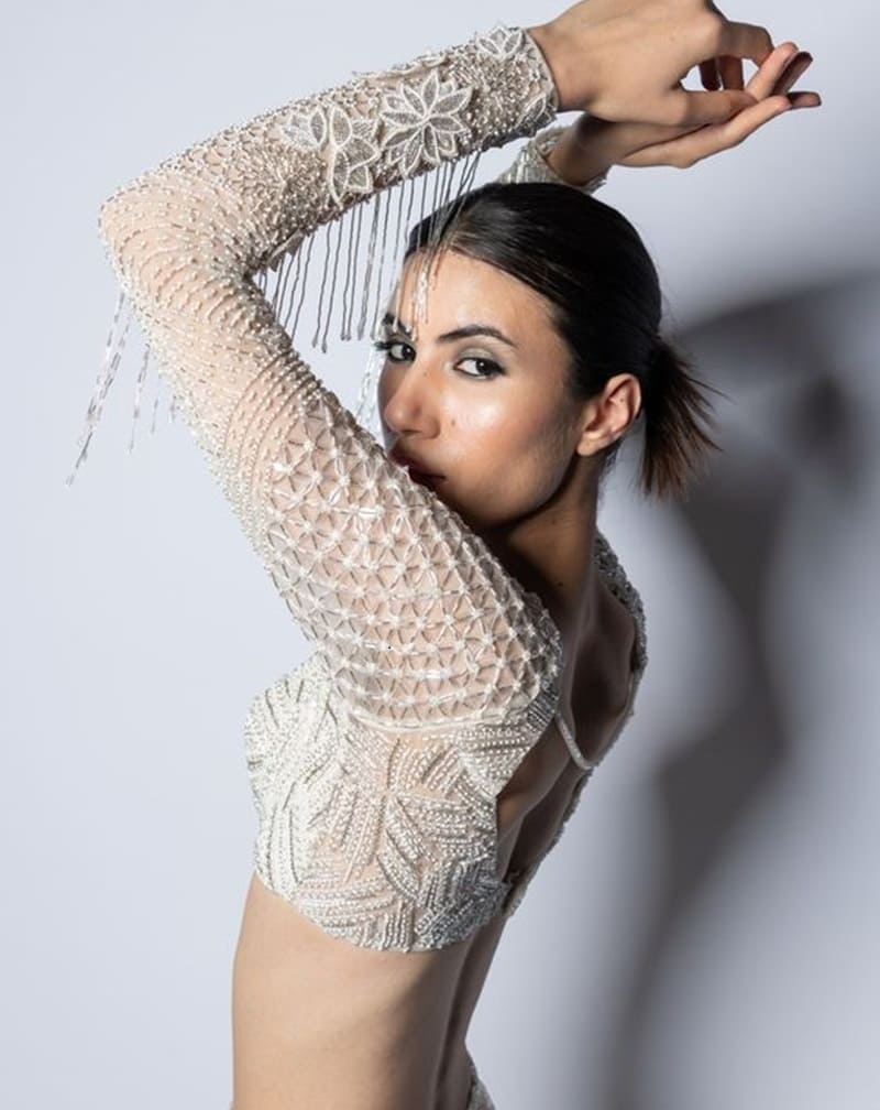 Fringed-simple-net-blouse-design