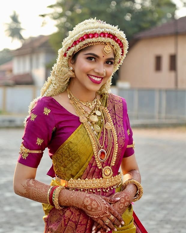 Shantra Beauty Palace - Beautiful #southIndian #hairstyles #withjasmine  #flowers #wedding #girl Booking for special day #Person makeup #Wedding  #Engagement #Rom 0146663614☎☎☎ | Facebook