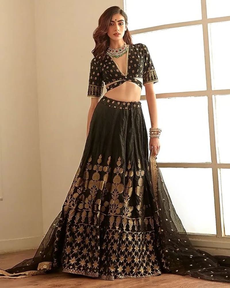 Plunge-neck-fancy-blouse-design-new