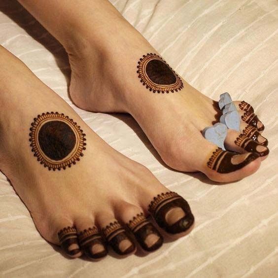 Simple mehndi designs for feet