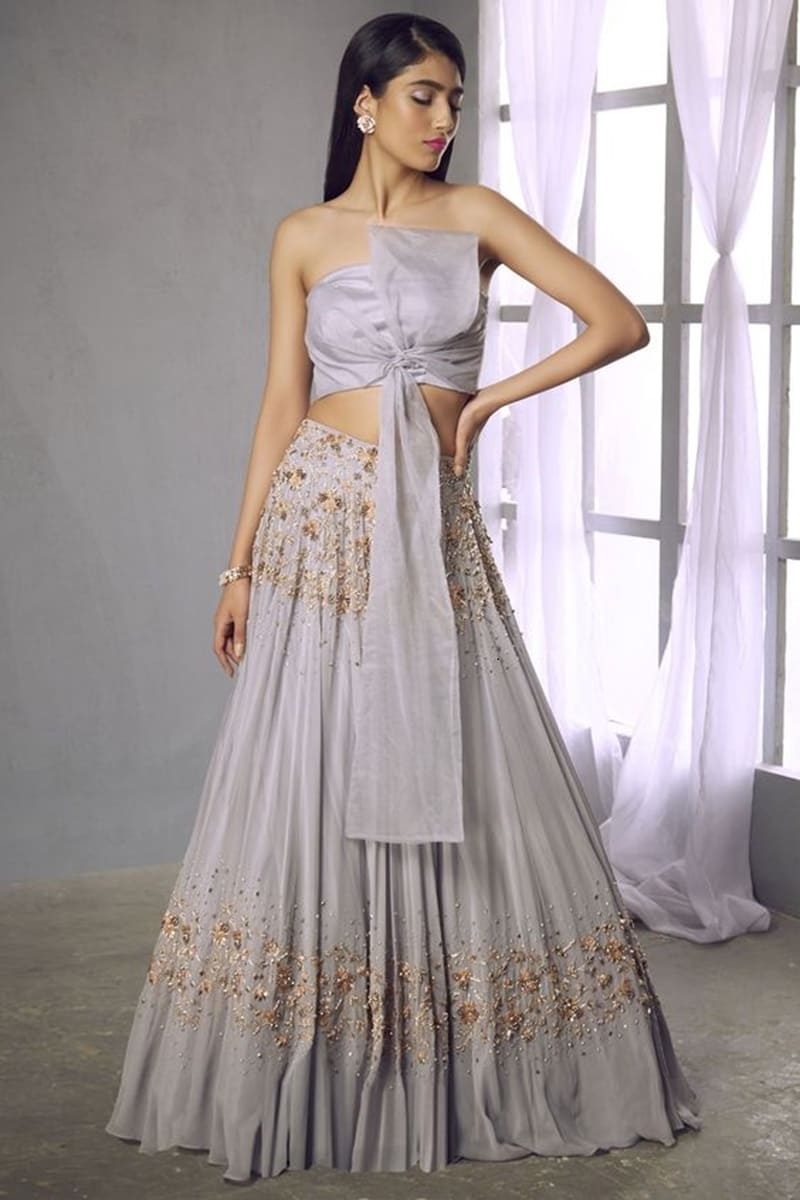 Sleeveless-with-bow-front-net-blouse-design