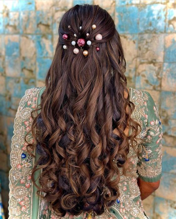Soft curls with pearl studs
