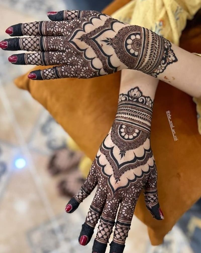 Tomb-style-back-side-mehndi-design