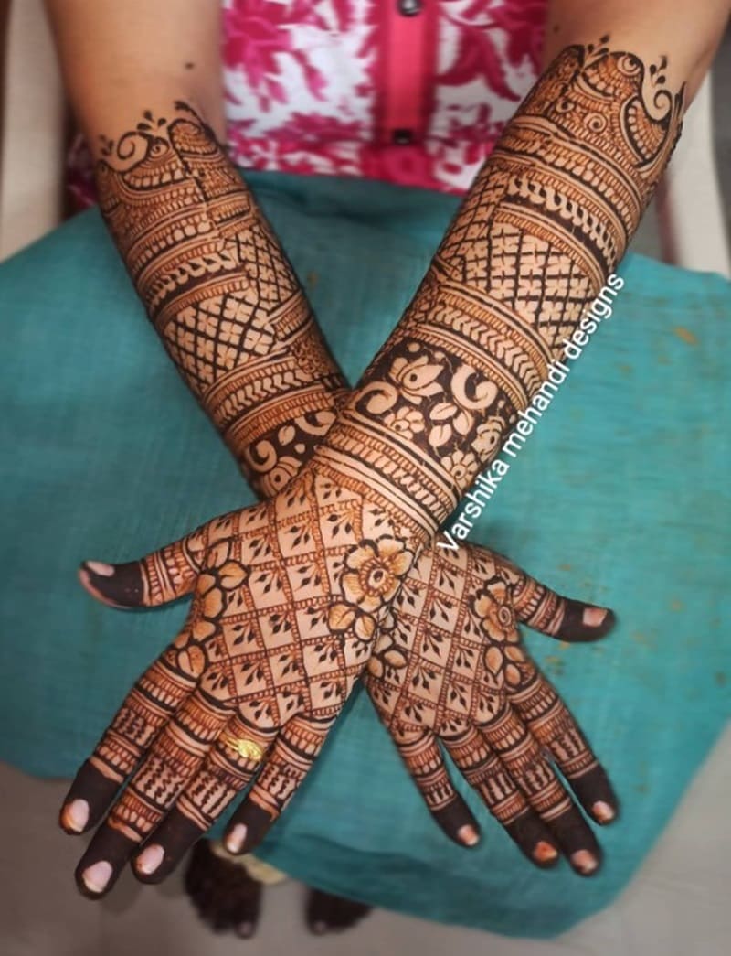 Trendy-jaal-back-side-mehndi-design