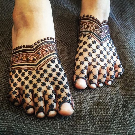easy foot leg mehndi designs