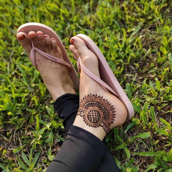 foot mehndi peacock design