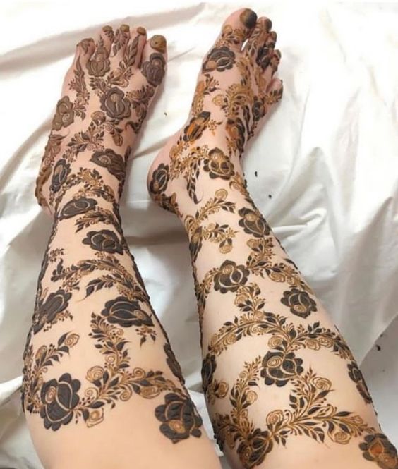 full leg stylish mehndi