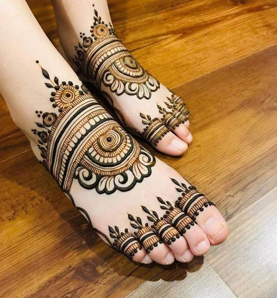 half leg mehndi design