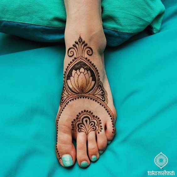lotus foot mehndi design