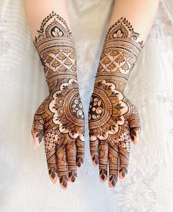 semi circle mehndi design